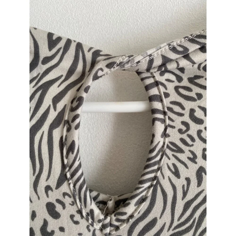 Muk Luks Women’s Zebra Print Midi Dress Size XS With Short Sleeves & Keyhole - Picture 6 of 8